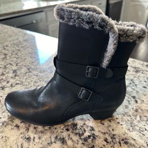 Size 9 women’s Abeo boots